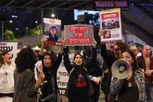 عائلات الرهائن الإسرائيليين تدعو إلى مسيرة ضخمة من غزة للقدس