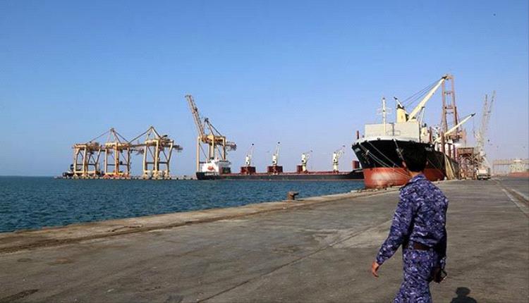 خبراء اقتصاديون: استمرار الاعتداءات الحوثية على السفن سترفع الاسعار وتهدد بمجاعة في اليمن