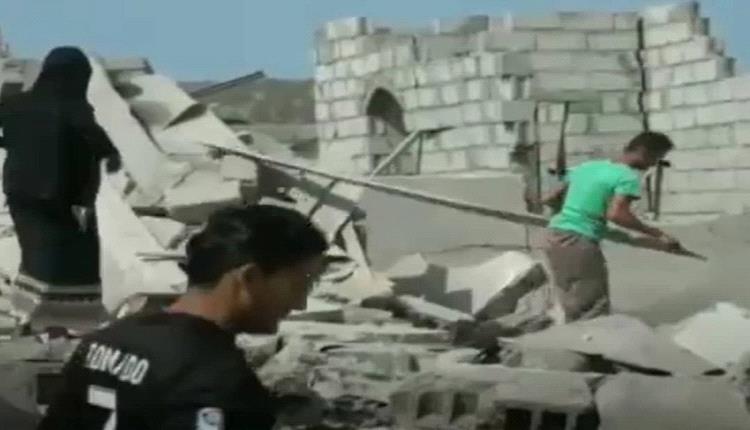 مليشيات الحوثي الإرهابية تقصف منزل سكني في مريس شمالي الضالع