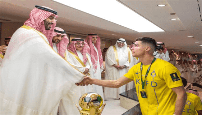 تفاعل واسع مع صورة لمحمد بن سلمان والنجم البرتغالي رونالدو