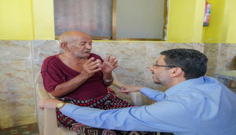 بن مبارك يزور دار العجزة والمسنين ويشيد بمستوى الخدمات المقدمة للنزلاء