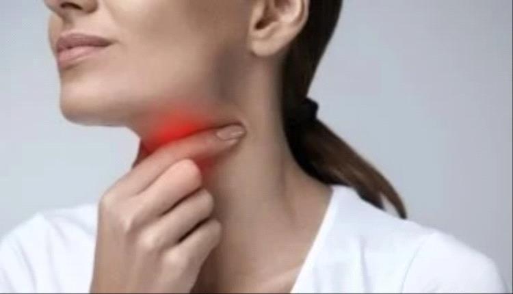 لو بتعانى من التهاب اللوزتين.. علاجات منزلية لتخفيف الألم