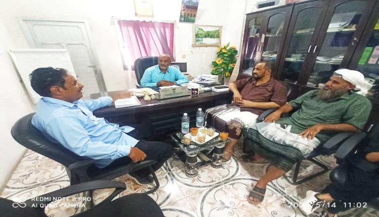 لقاء مشترك يبحث آلية التنسيق بين مكتب الصناعة والغرفة التجارية وهيئة البيئة بلحج
