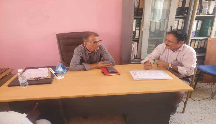 بحث عدد من القضايا المتعلقة بنشاط مكتب الصناعة والتجارة بلحج