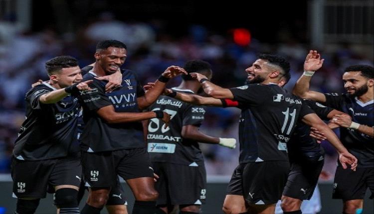 الهلال يهزم الوحدة بثنائية ويحقق الدوري الذهبي