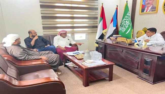 المجلس الانتقالي بحضرموت يدعم أمن مديرية غيل باوزير بأجهزة الكترونية