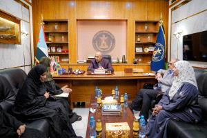 الرئيس الزُبيدي: المجلس الانتقالي يُولي المرأة الجنوبية اهتماما خاصا