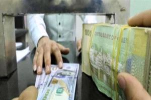 الحوثي يتسبب في انهيار العملة المحلية في عدن 