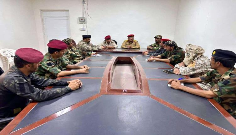 المقدم النقيب يشيد بدور الإعلام العسكري في رفع المعنويات وتوثيق بطولات قوات دفاع شبوة