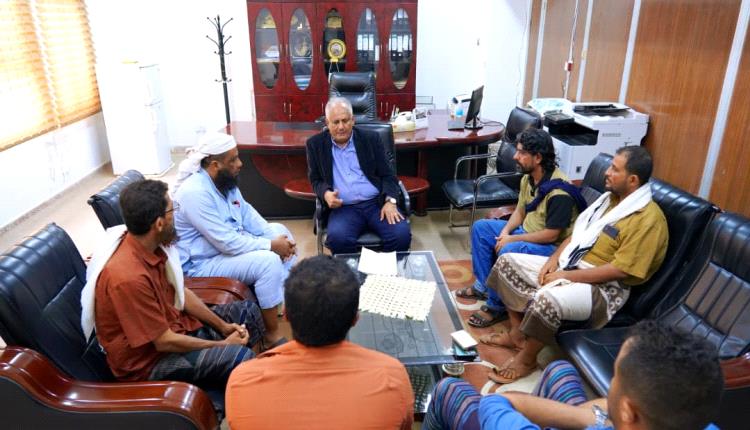 وكيل عدن يبحث مع وكلاء الغاز حلولًا لأزمة التسعيرة