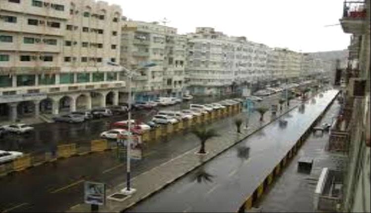 عاجل/ تعطل حركة السير في معظم مديريات عدن جراء المنخفض الجوي