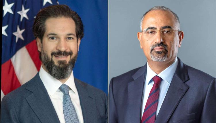 السفير الأمريكي يشيد بجهود الرئيس الزُبيدي في تحقيق إصلاحات حقيقية بعدد من المؤسسات الإيرادية