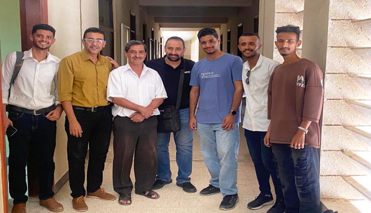 🎓 تهنئة بمناسبة مناقشة مشروع التخرج لنيل شهادة البكالوريوس في قسم تكنولوجيا المعلومات 🎓	
