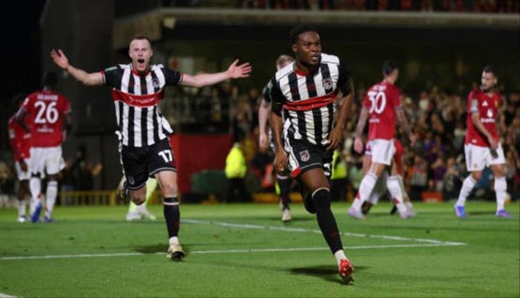 فريق درجة رابعة يقصي مانشستر يونايتد من كأس الرابطة الإنجليزية