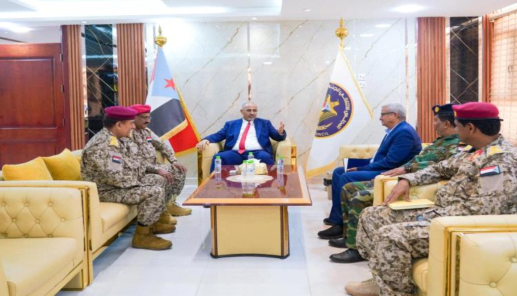 سقطرى نموذج للاستقرار.. الزُبيدي يلتقي القيادات العسكرية والأمنية ويثمن جهودهم