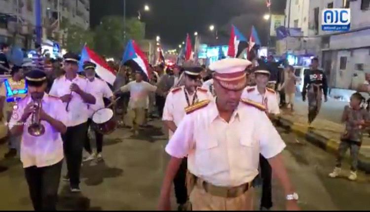 صور من مظاهر احتفالات في العاصمة عدن بتحرير وادي وصحراء حضرموت