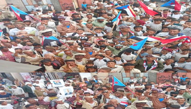 لحج.. المسيمير تحتفل بانتصارات القوات الجنوبية في حضرموت والمهرة بمسيرة حاشدة