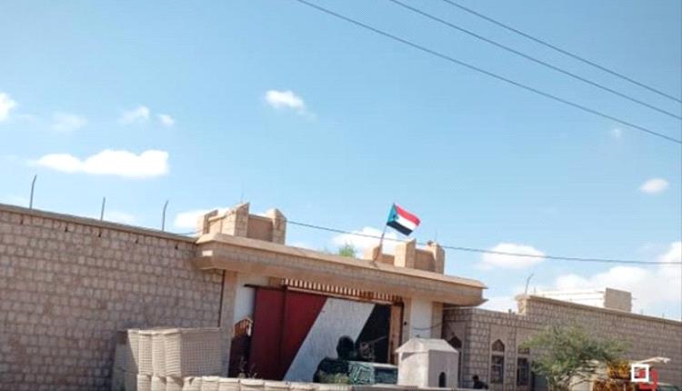 علم الجنوب يرفرف فوق السجن المركزي في محافظة المهرة
