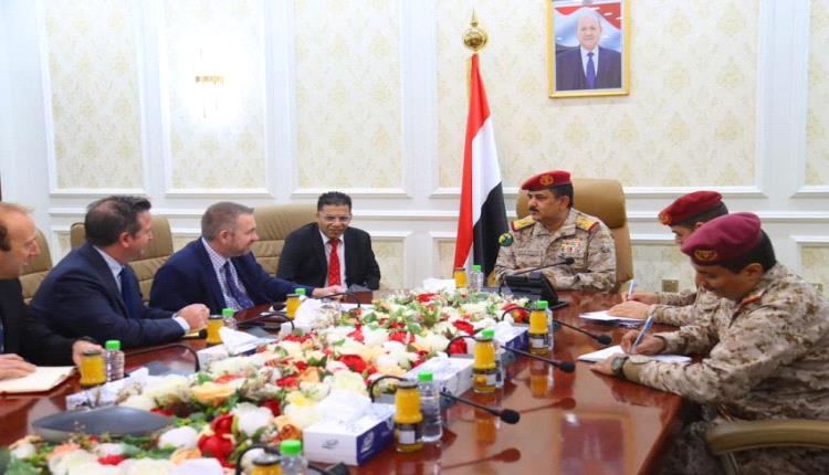 مباحثات في عدن بين وزير الدفاع وكبير المستشارين العسكريين البريطانيين