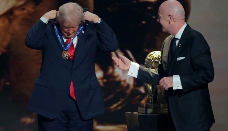 على هامش قرعة المونديال.. إنفانتينو يتحدث العربية ويمنح ترامب جائزة السلام 2025