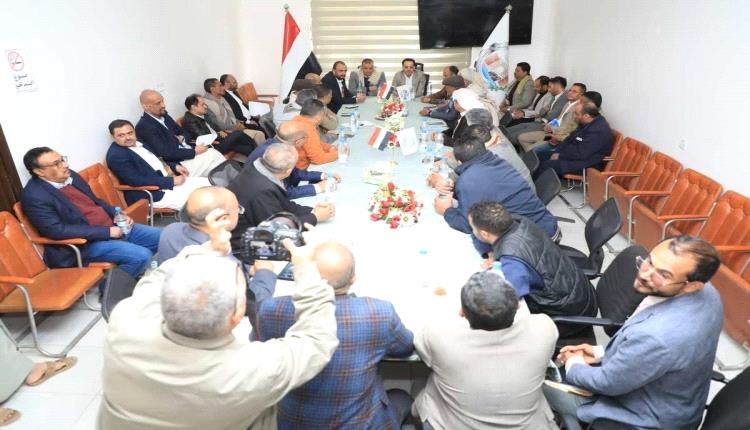 سعي حوثي لصنع طبقة تجارية بديلة لرجال الأعمال المعروفين
