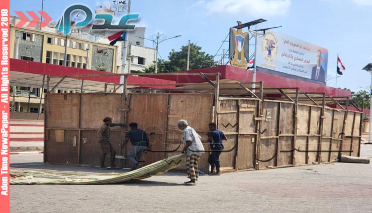 بالصور.. بدء نصب خيام الاعتصام المفتوح في ساحة العروض بخور مكسر 
