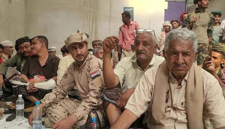 قائد قوات الحزام الأمني بالمنطقة الوسطى ابوعرب يشارك في اعتصام لودر