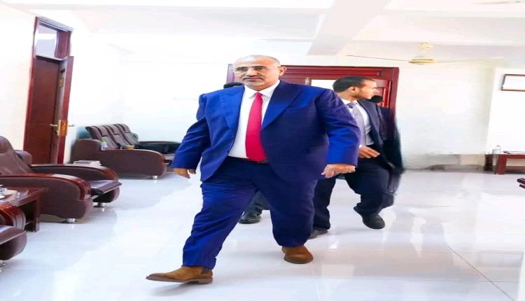 الغارديان البريطانية: العالم يتلقى الزُبيدي كـ