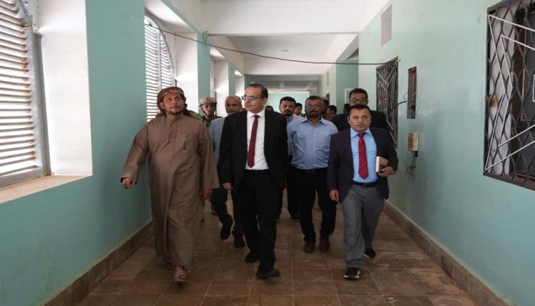 وزير الصحة ومحافظ سقطرى يقفان على المرافق الصحية في الارخبيل