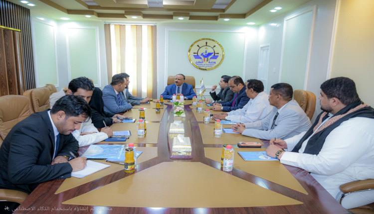 وزير النقل يؤكد أولوية دعم مشاريع النقل الاستراتيجية في المهرة