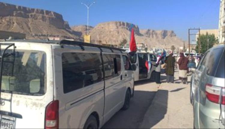 حشود كبيرة تتجه إلى الخشعة للمشاركة في فعالية دعم القوات الجنوبية بوادي حضرموت
