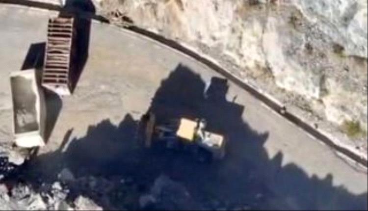 الحوثيون يفجّرون طريق يربط أبين والبيضاء