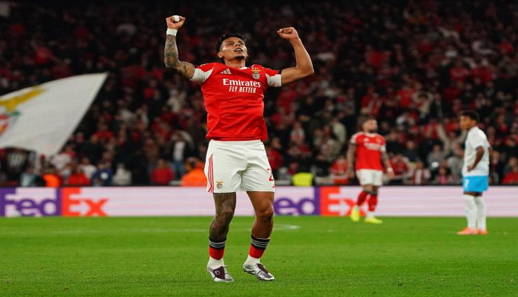 بنفيكا يواصل تعافيه في دوري أبطال أوروبا بفوز مثير على نابولي