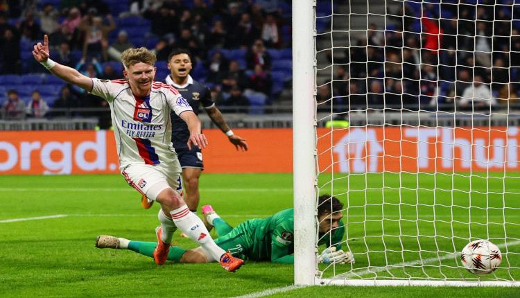 ليون يتمسك بصدارة الدوري الأوروبي بفوز شاق على غو أهيد إيغلز