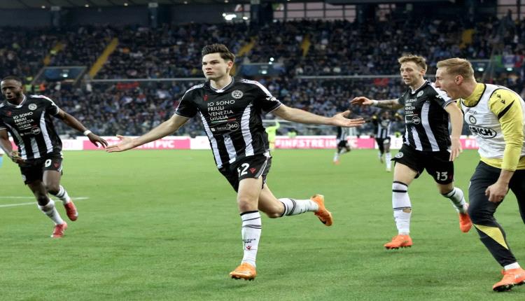 أودينيزي يهزم نابولي ويحرمه صدارة الدوري الإيطالي 