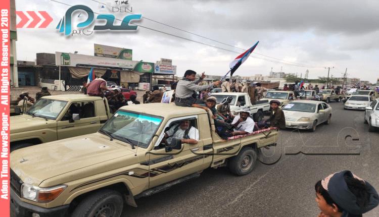 بالصور.. موكب شعبي يضم أبناء الصبيحة وكرش يصل عدن للمشاركة في اعتصام ساحة العروض بخورمكسر 