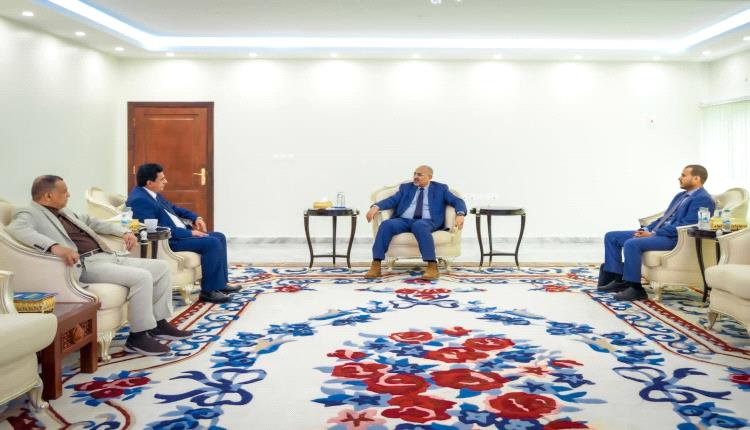 في صدارة إهتمام الرئيس الزُبيدي..تفعيل عمل الوزارات والمؤسسات الحكومية 