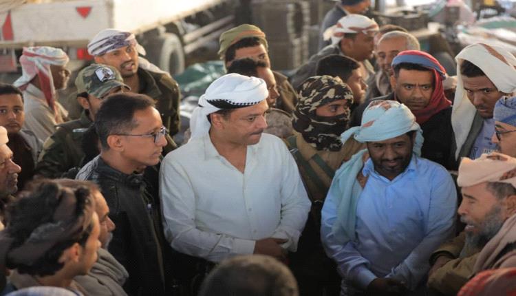 باعوم يتفقد سوق الخضار المركزي بسيئون ويشدد على ضبط الأسعار