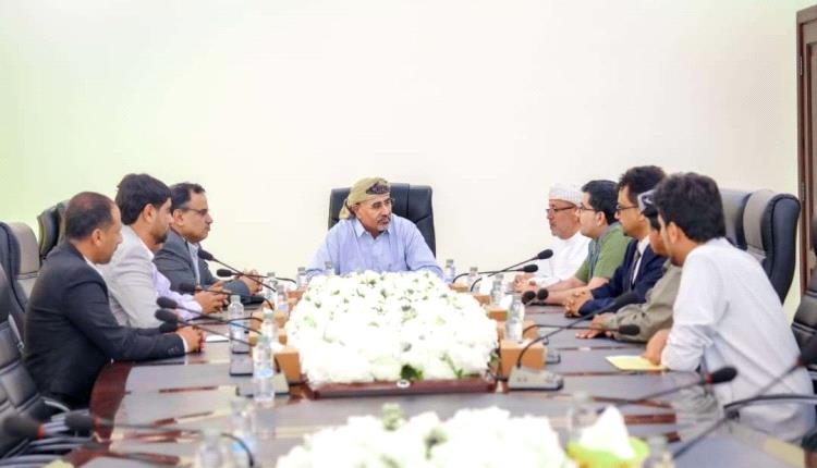 الرئيس الزُبيدي يجدّد دعمه ومساندته لأبناء المهرة وسقطرى، وتمكينهم من إدارة شؤون محافظاتهم بأنفسهم