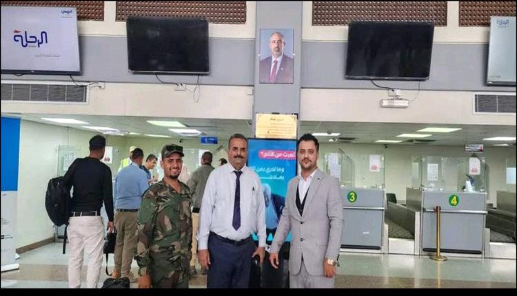 مطار عدن الدولي يتزين بصور الرئيس الزُبيدي دعماً للمطالب الشعبية باستعادة دولة الجنوب 