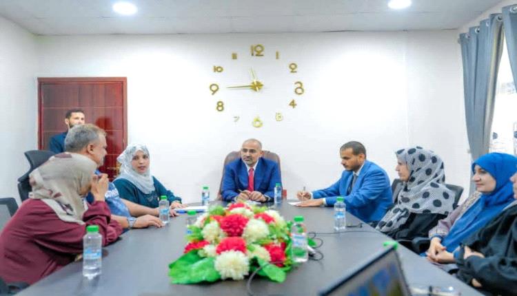 الرئيس الزُبيدي يشدد على أهم المتطلبات لبناء دولة حديثة واقتصاد مستقر 