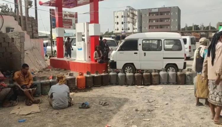 غياب المادة يضاعف معاناة المواطنين ويتسبب بأزمة في المواصلات