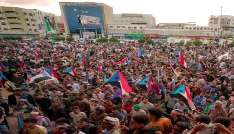 صوت الإرادة الشعبية من ساحة الاعتصام المفتوح ينادي الرئيس الزبيدي : أعلنها دولة