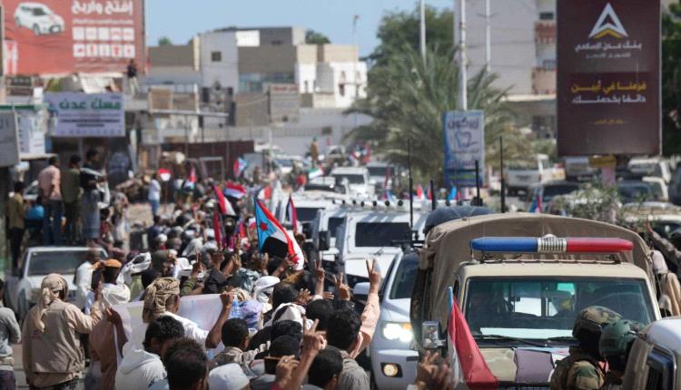 في مشهد مهيب.. حشود أبين تستقبل الرئيس الزُبيدي وتجدد العهد للمشروع الوطني الجنوبي 