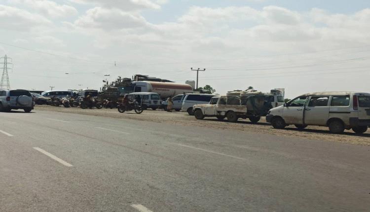 لحج.. مدير عام مكتب الصناعة يحذر ملاك المحطات من التلاعب باسعار مادة الغاز 