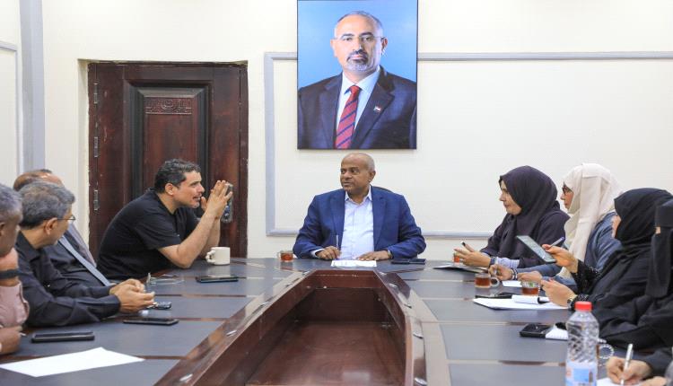 الخليفي يناقش ترتيبات إنطلاق الأنشطة الرياضية ضمن اتفاقية "هلب كود الإيطالية" 