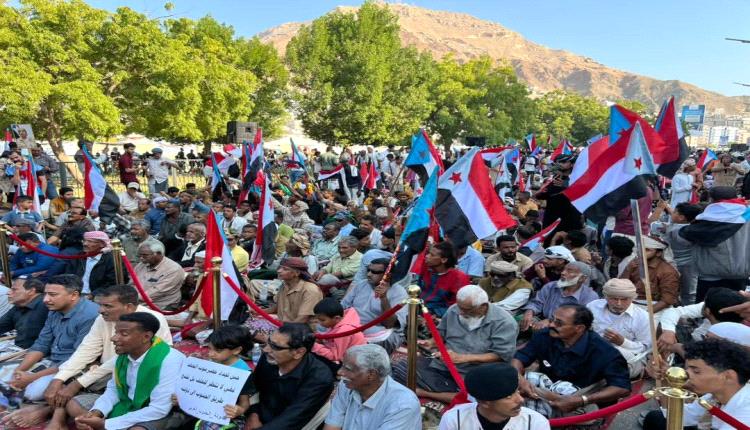 صور - بدء توافد المشاركين في مليونية المكلا لدعم القوات الجنوبية والمطالبة بإعلان الدولة 
