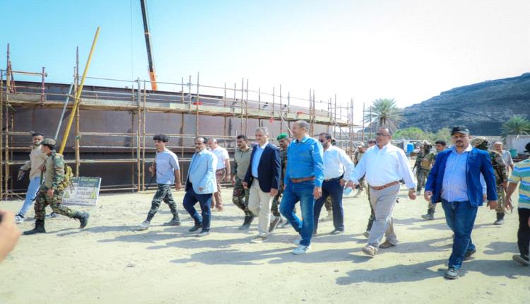 محافظ عدن يوجه "المياه" ومديري المديريات بخطة عمل استراتيجية لإنهاء الأزمات المتكررة 