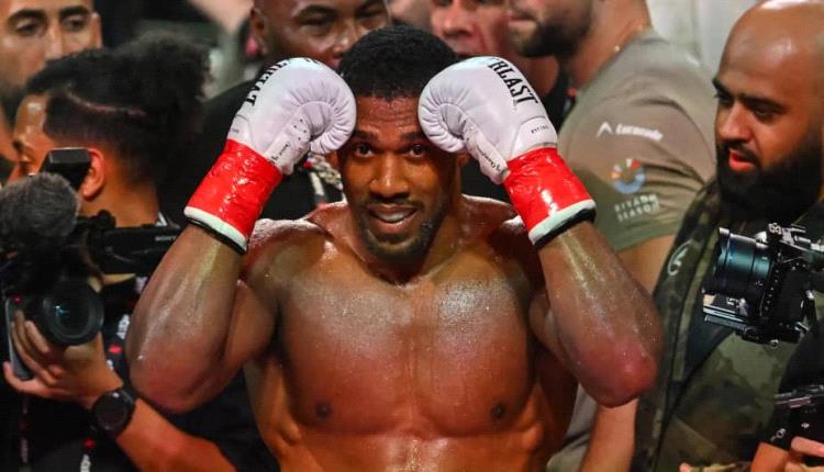 نجاة الملاكم أنتوني جوشوا من حادث سير خلف قتيلين