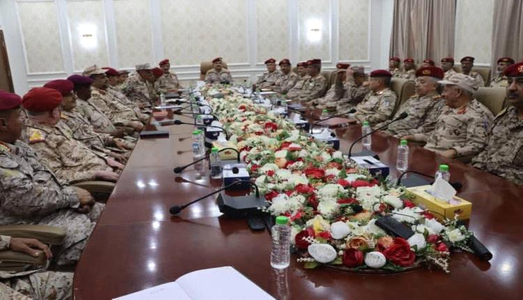 عاجل / وزير الدفاع يترأس في عدن اجتماعًا موسعًا لمناقشة مستجدات حضرموت والمهرة(تفاصيل) 